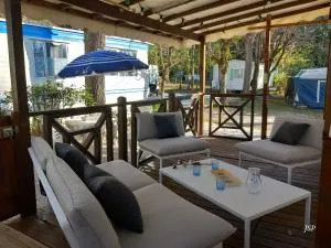 Mobilhome Les volets bleus - 勒韦