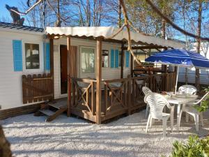 Campings Mobilhome Les volets bleus : photos des chambres