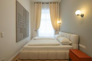 Chic & Cozy 104m2 Flat, Walk to Top Attractions