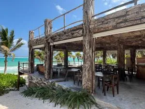 Amana Tulum , Beach Front Hotel - 蓬·艾伦