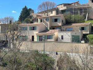 Maisons de vacances Maison Familiale a Esparron-de-Verdon avec Terrasse Privee : photos des chambres