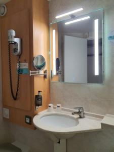 Hotels Logis - Hotel & Restaurant des Lacs Paris Sud : photos des chambres