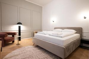 Chic & Cozy 104m2 Flat, Walk to Top Attractions