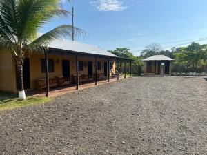 Bahía Caimán , Río dulce