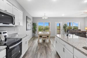 Stonebridge Resort, Golf Course, Pools, Upgraded Decor, Free Tickets