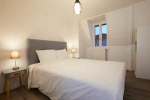 Bright 1 Bedroom Apt - Next to Public Transports - RN18-4