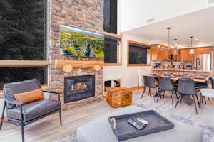 Canyons Mtn Retreat - Clubhouse w Heated Pools & Hot Tubs Ski, Bike, Hike, & Dining!