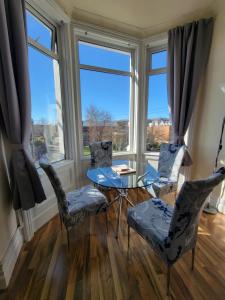 Modern 2bed close to the Promenade & Theatre