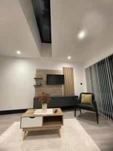 Modern London House and Garden - Eco Friendly