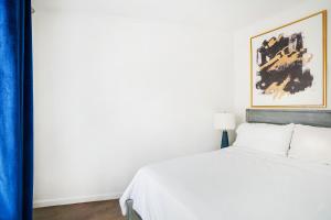 428-2E Newly furnished 2BR