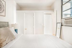 454-4R New 2BR prime midtown Best value Sleeps 5