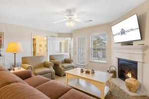 Spacious Condo w Peaceful Views-Lake Access-Free Tickets-Double Kitchens