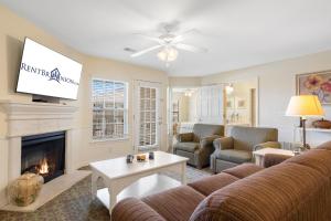 Spacious Condo w Daily Free Fun-Lake Access-Peaceful Views-Near Attractions
