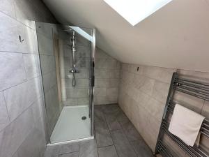 32 Cherry-Lodge-Tranquil-Hot Tub-Fishing Lake-7m to beach