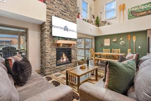 Community Indoor Pool-Near Thunder Ridge-Free Local Attraction Tickets-Water View