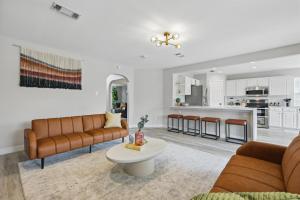 4BD Tropical Pool Oasis with a Game Room