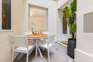 Apartment 3 Min from Haussmann, Sleeps 6 , 2BDR
