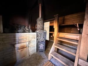 Private lakeside cabin Metsola