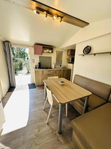 Mobilhome 228 proche du Lac , Tv , clim ect Camping