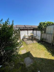 2 bedroom house near centre and private parking