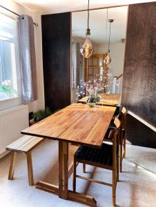 2 bedroom house near centre and private parking