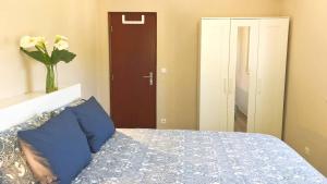 Spacious House with Private Pool Kitchen