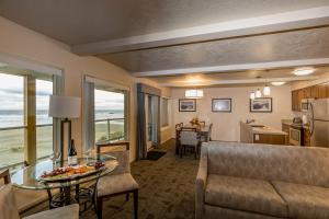 Three-Bedroom Suite room in Driftwood Shores Resort
