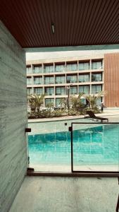 Resort pé na areia em Muro Alto apto smart piscina 4 estrelas