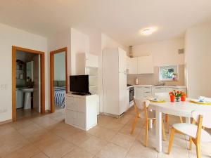 Miki1 - con piscina e campo da tennis