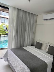 Resort pé na areia em Muro Alto apto smart piscina 4 estrelas