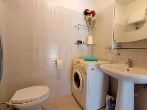 Miki1 - con piscina e campo da tennis