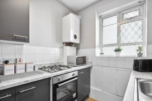 White City Retreat - 2 Bedroom Flat Next to Loftus Road