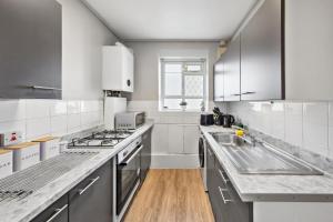White City Retreat - 2 Bedroom Flat Next to Loftus Road