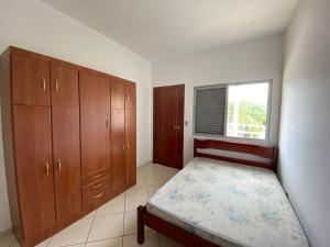 Apartamento amplo há 150 metros do mar - 0409