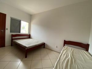 Apartamento amplo há 150 metros do mar - 0409
