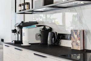 SEA VIEW I POOL I PRIVATE GARAGE I WI-FI I WINE l COFFEE