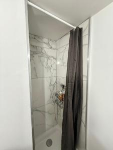 Studio lumineux centre Aix en Provence