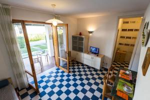 Townhouse with pool, garden and close to beach