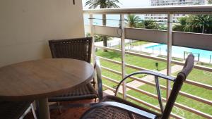 Economy One-Bedroom Apartment with Sea View room in Apartamentos Torre de la Roca