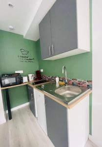 Éclat St Romain 2, studio-moderne-WIFI- parking - CLIM