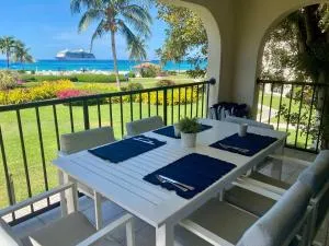 Oceanfront Condo on Seven Mile Beach - Lambert House
