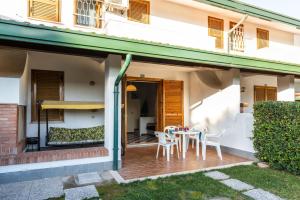 Charming townhouse with pool and garden