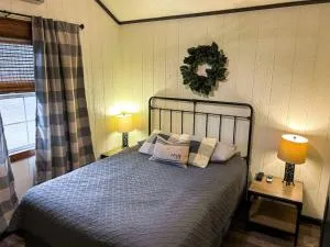 Lakefront Cabin - The Willows - 11 - Calera