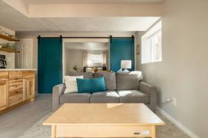 Cozy Getaway - Perfect Base for Exploring Colorado Springs