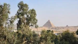 Breathtaking Pyramid View - Full Cozy & Stylish Apartment - Kafr Ghaţāţī