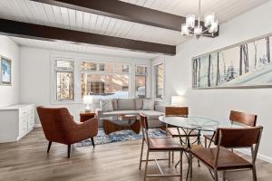 Mountainside Studio with Pool, 3 Min Walk to Mountain