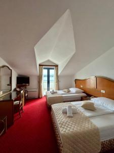 Deluxe Twin Room with Sea View room in Hotel Bavaria - First Library Hotel