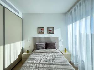 Malberry Park 303 - Modern 2bedroom Apt with Shared Heated Pool, Sauna, Gym, Jacuzzi