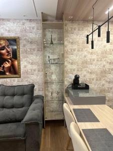 Studio completo e bem localizado