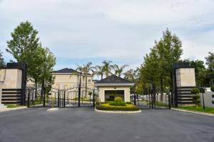 Candymore luxury apartment